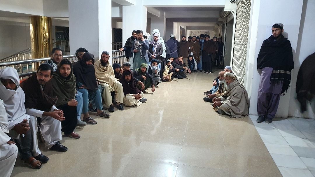 په کندهار کې بانکي ناورین؛ نه اې‌ټي‌اېم فعال دی او نه د ښوونکو تنخواوې په اسانه ورکول کېږي