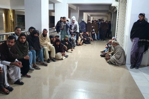 په کندهار کې بانکي ناورین؛ نه اېټياېم فعال دی او نه د ښوونکو تنخواوې په اسانه ورکول کېږي