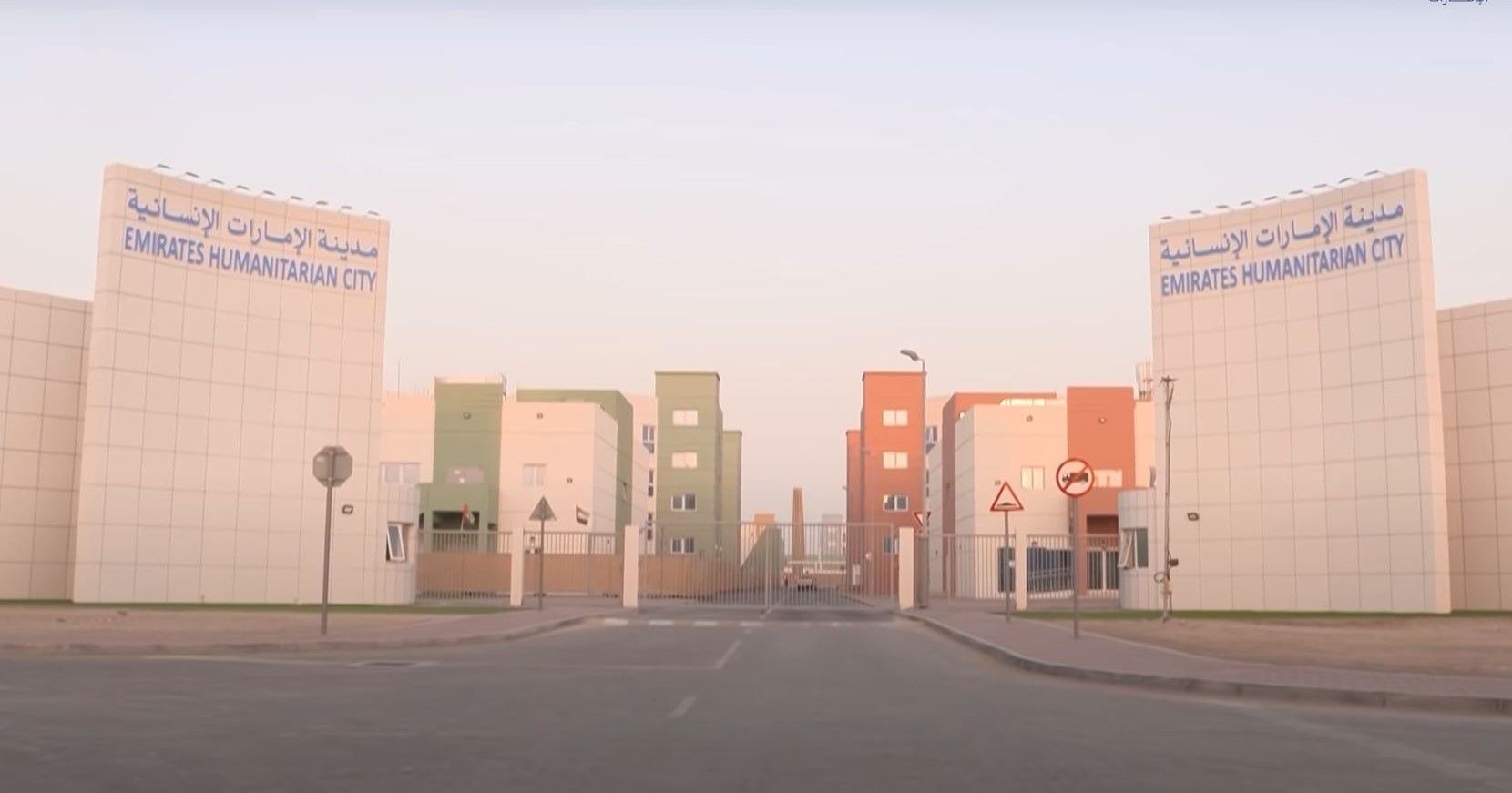 سی‌ان‌ان: ۲۱۰۰ پناهجوی افغان در اردوگاهی در امارات در برزخی شبیه زندان گیر مانده‌اند