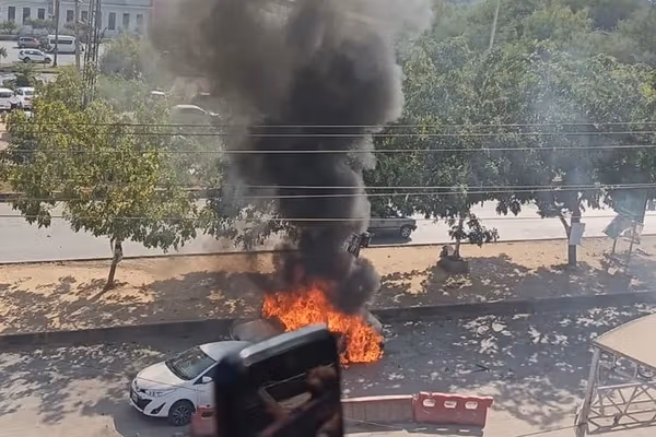 د پاکستان د کورنیو چارو وزیر وايي په اسلام اباد او وزیرستان کې ځانمرګي بریدګر افغانان وو