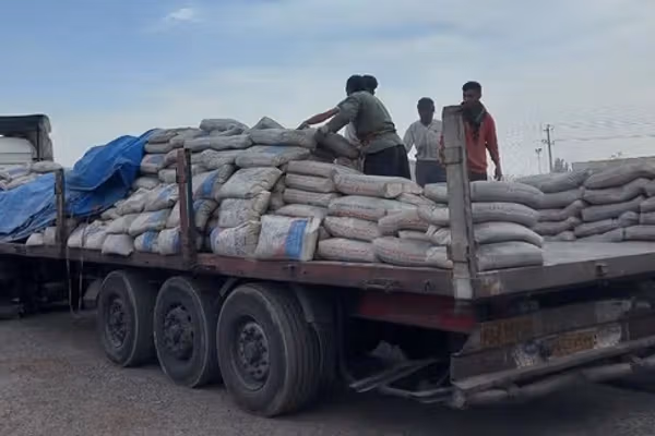 د طالبانو د کانونو وزارت وایي، پنځو ولایتونو کې د سمنټو کارخونې جوړېږي