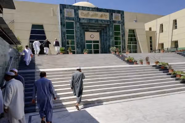 د پېښور عالي محکمې د یوه افغان سوداګر د ویزې غځولو په اړه اړوندو ادارو ته د پرېکړې امر کړی