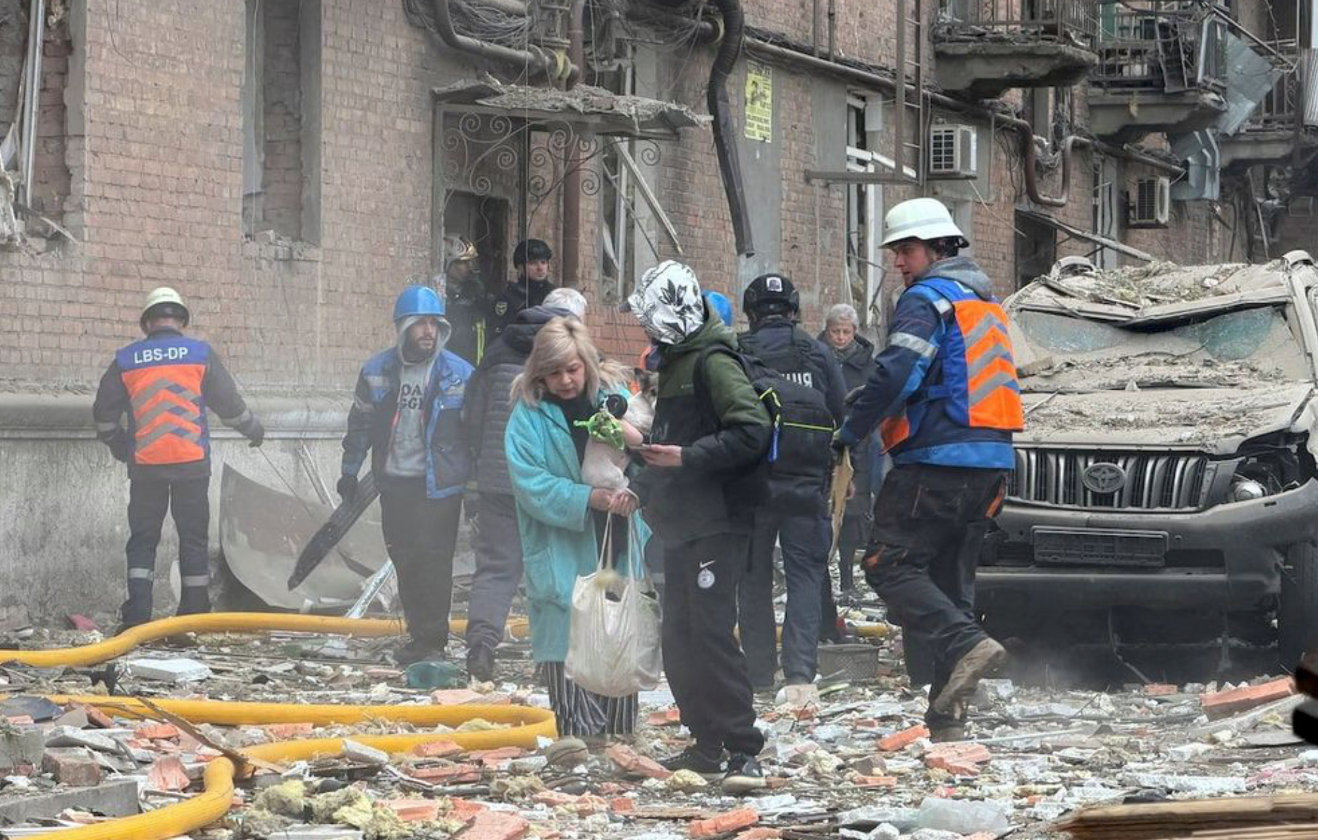 پر اوکراین د روسیې په بریدونو کې ۷ کسان وژل شوي او لسګونه نور ټپيان شوي دي