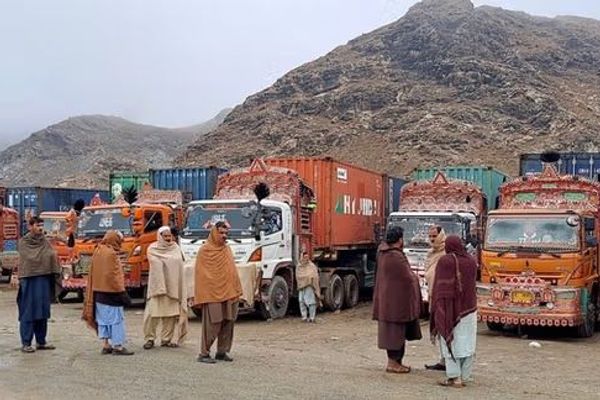 پاکستاني سوداګر: د لارو بندېدو له امله مو د افغانستان او منځنۍ اسیا بازارونه له لاسه وتلي