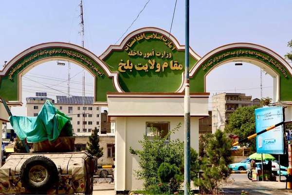 د بلخ والي او د ایران سفیر په مزارشریف کې د اقتصادي او ټولنیزو همکاریو پر پراخېدو خبرې کړې