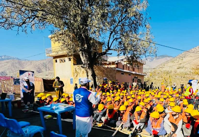 د زلزلې له امله ویجاړ شوي کورونه؛ طالبان په دره نور ولسوالۍ کې ۱۵۲ويجاړ شوي کورونه بیارغوي