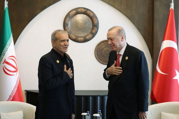 د ایران او ترکیې ولسمشرانو د سیمهییزو بدلونونو په اړه اوږدې ټیلیفوني خبرې وکړې