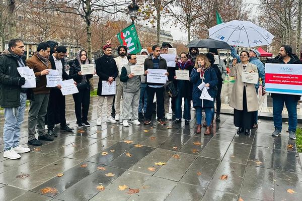 خبرنگاران در پاریس به وضعیت روزنامهنگاران افغان در ایران و پاکستان اعتراض کردند