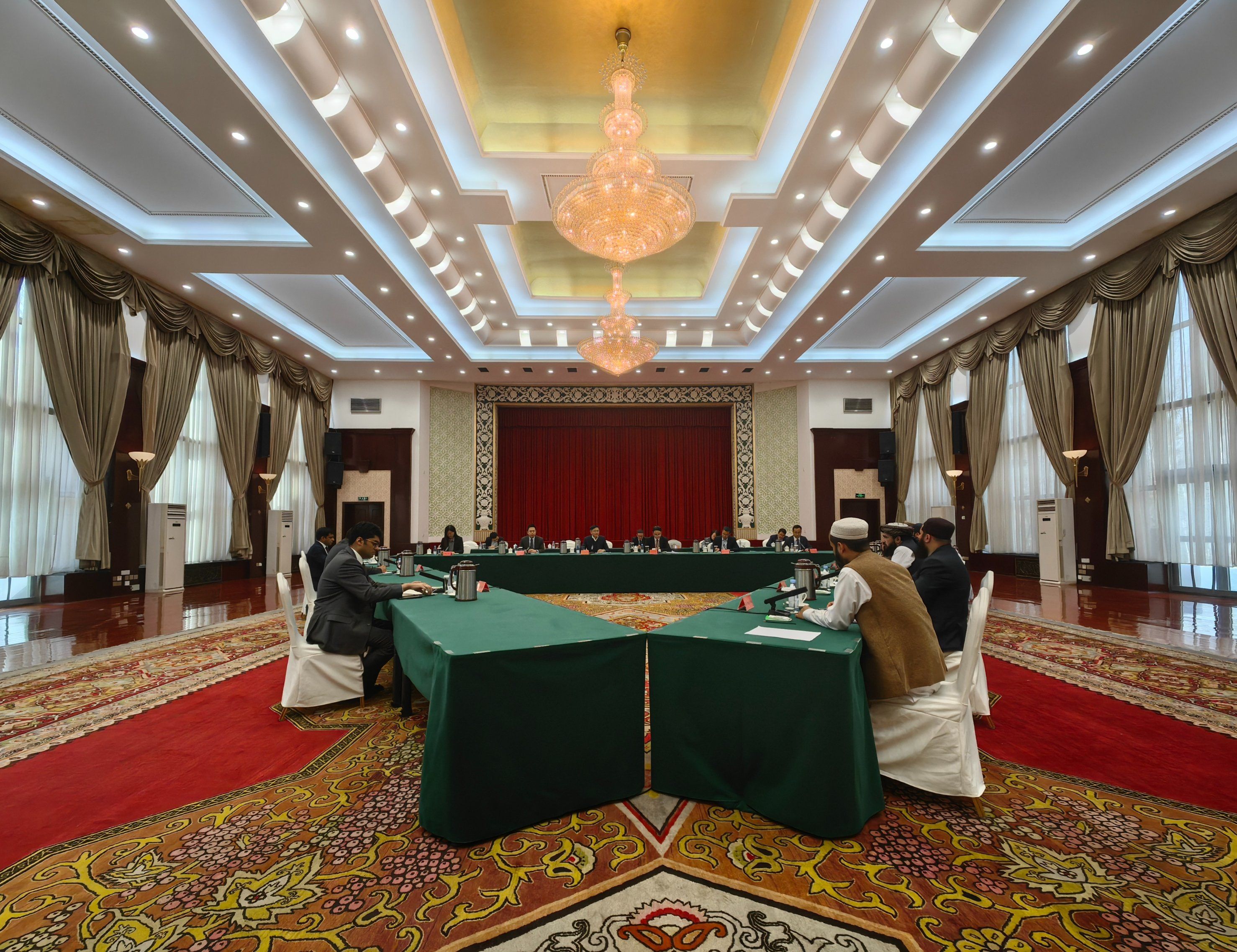 طالبانو اعلان وکړ چې له پاکستان سره یې په رغنده فضا کې خبرې پای ته ورسېدې