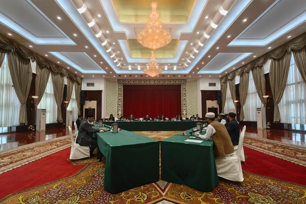 طالبانو اعلان وکړ چې له پاکستان سره یې په رغنده فضا کې خبرې پای ته ورسېدې