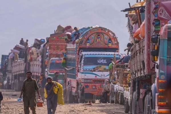 د مېلیونونه کډوالو ستنېدنه؛ طالبان وایي تر دې دمه تر ۷۳زره زیاتې استوګنیزې نمرې وېشل شوې
