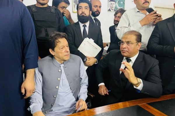 د پاکستان سترې محکمې عمران خان سره د ډاکټرانو د ملاقات او زامنو سره یې د خبرو اجازه ورکړه