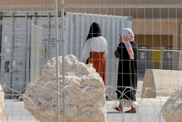 عضو في الكونغرس الأميركي: ترامب قرّر إغلاق مخيم اللاجئين الأفغان في قطر