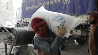 کمکهای بشردوستانه از فقر و گرسنگی مردم افغانستان کم نمیکند
