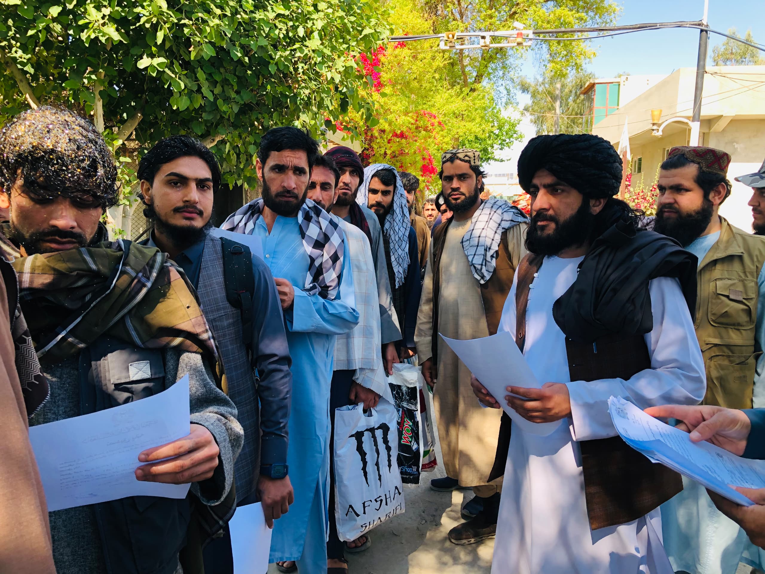 طالبانو د ننګرهار او هلمند له زندانونو ۹۷۳ بندیان خوشې کړل