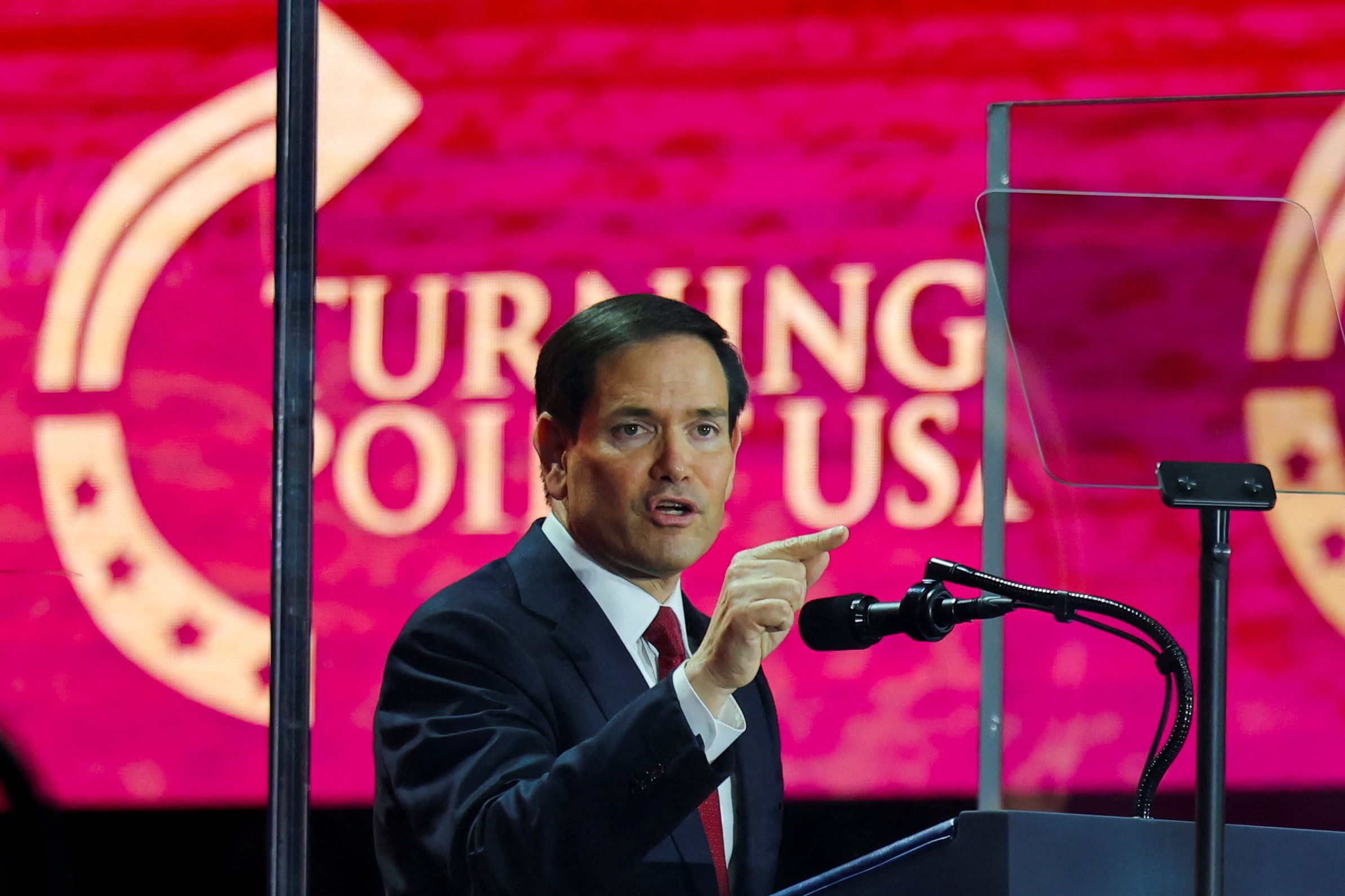 وزیر خارجه امریکا: طالبان شهروندان امریکایی را به طور ناموجه بازداشت کرده است 