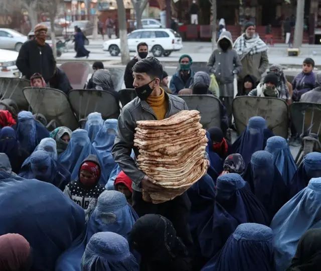 جمع‌آوری پول از گرسنگان؛ عواید شهرداری طالبان در کابل به بیش از چهار میلیارد افغانی رسید