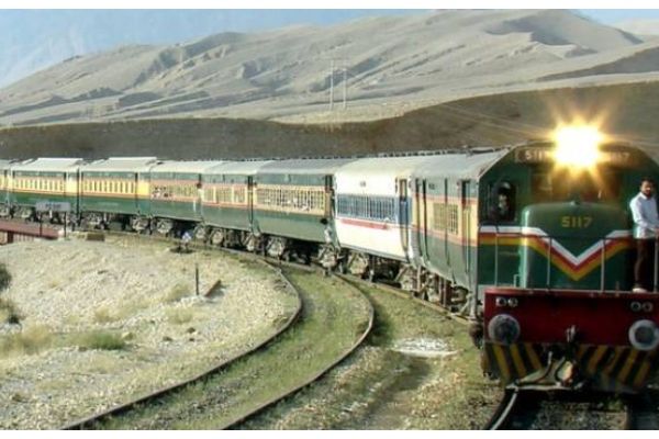 بلوچستان کې د اورګاډي خدمتونو ځنډېدو دغه هېواد ته ۳مېلیونه روپۍ زیان رسولی