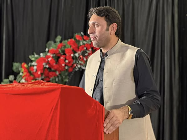 نثار باز: پاکستان پر طالبانو د فشار اچولو او د افغانستان یوازې کولو لپاره لارې بندې کړې 