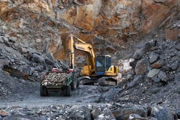 تزامنًا مع احتجاجات في تخار، أصدرت حركة طالبان تحذيرًا بشأن الاستخراج للمعادن