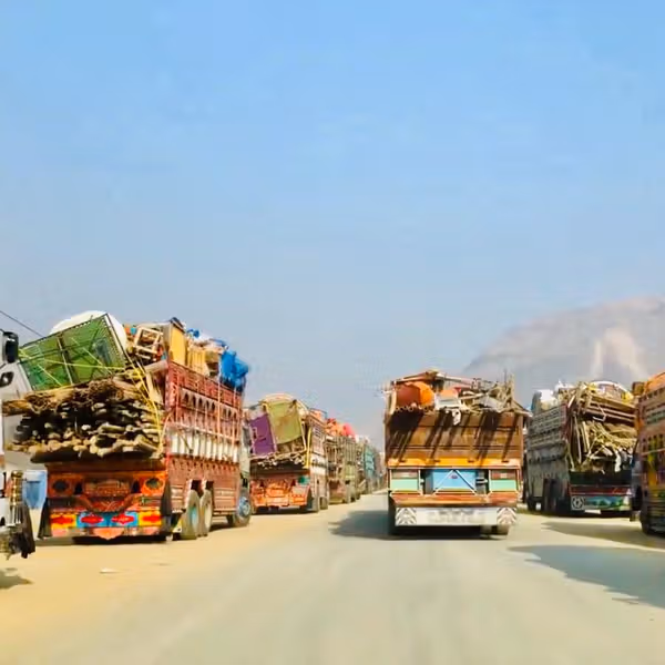 له ګاونډیو هېوادونو تازه تر ۴۰۰ ډېرې کورنۍ افغاستان ته ستنې شوې