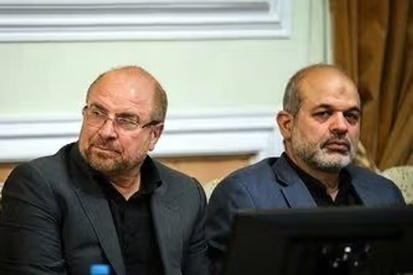 إيران إنترناشيونال: خلافات داخلية حول صلاحيات وتشكيل الفريق الإيراني المفاوض