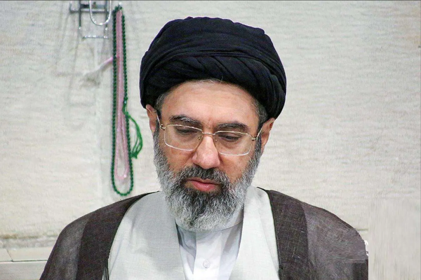 د ایران رهبر د خپل پلار د جنازې په مراسمو کې حاضر نهوو