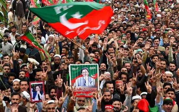 په قانون کې د بدلون راوستو پر ضد د عمران خان ګوند په ټول پاکستان کې د لاریونونو اعلان وکړ