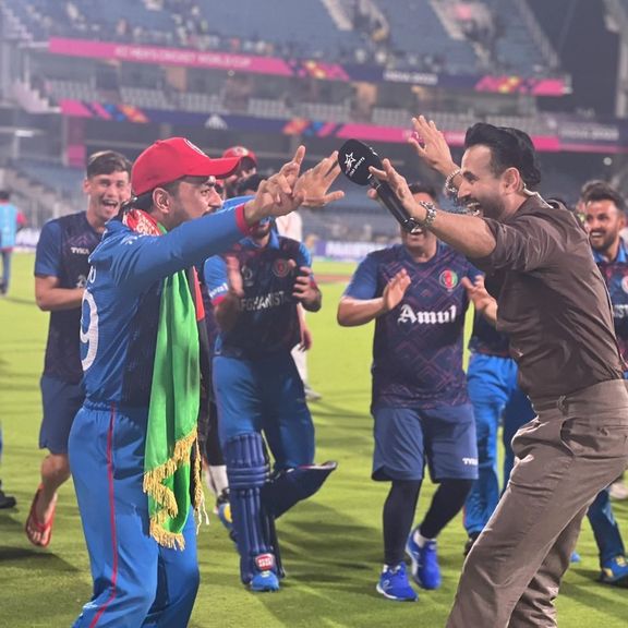 د افغانستان کرېکټ ملي لوبډلې تاریخي بری؛ نړیوال يې ستايي او پاکستان يې خواشینی کړی