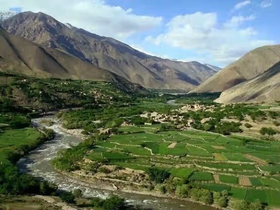 زمین‌لرزه‌ای شدید بخش‌هایی از افغانستان را لرزاند