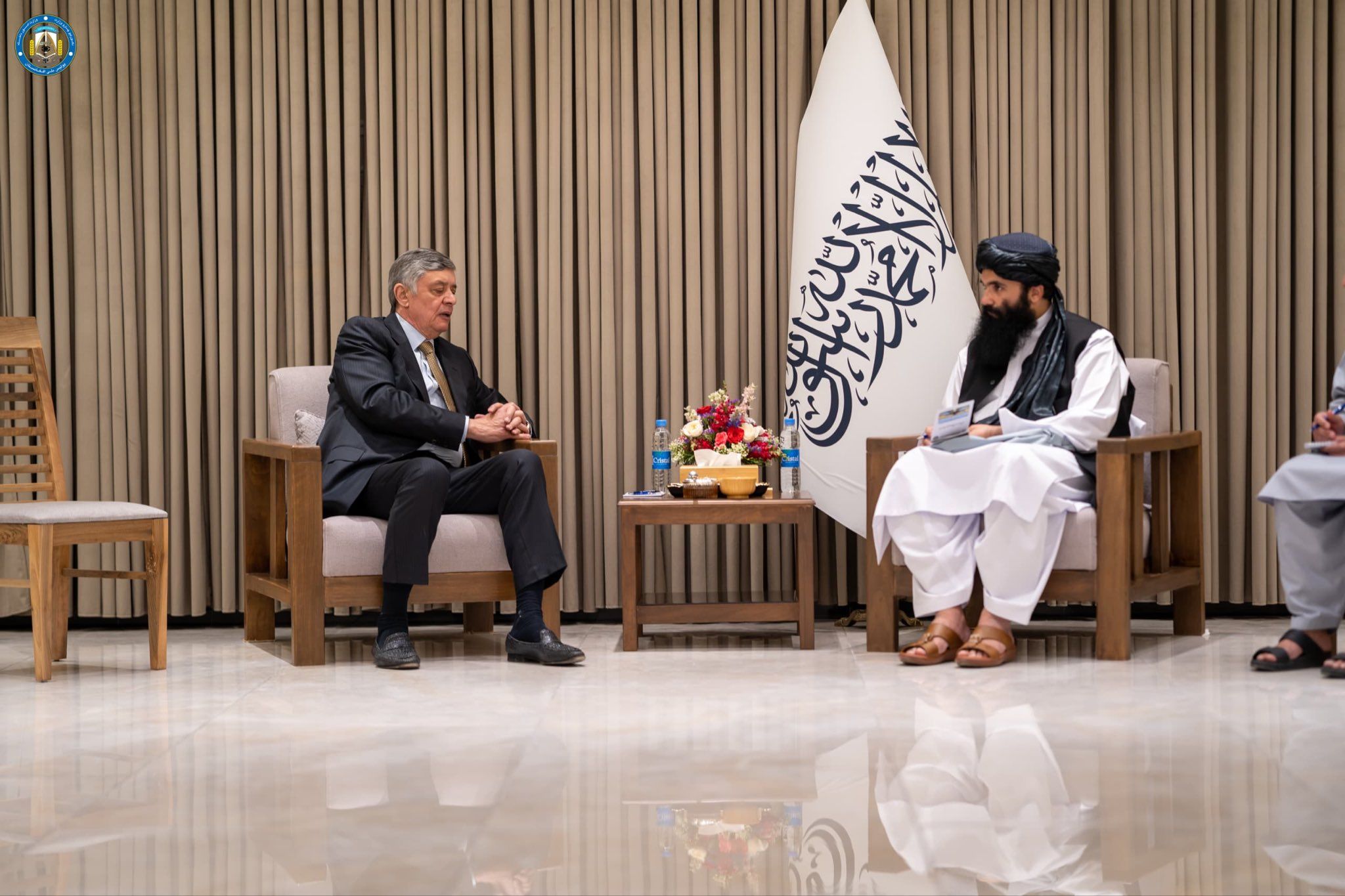 له غیابت وروسته لومړنۍ جګپوړې لیدنه؛ ضمیر کابلوف له سراج الدین حقاني سره وکتل