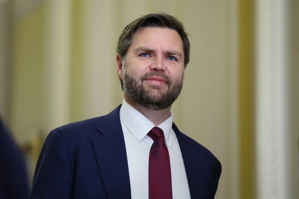 جی ډي وینس: سترې محکمې د وارداتو د تنظیم په اړه پرېکړه «قانون ماتونه» ده