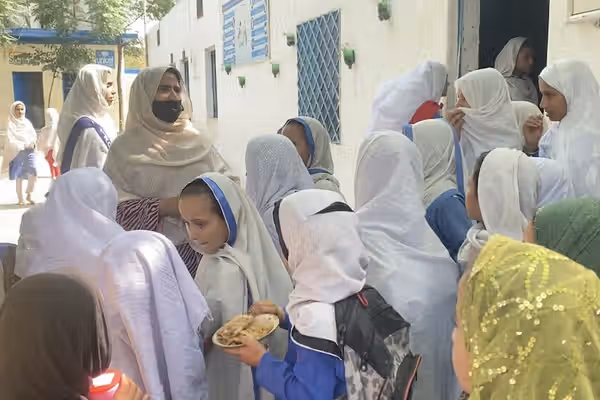 له پاکستانه د افغان کډوالو ستنېدل؛ د زرګونو محصلینو زدهکړې او راتلونکی له خطر سره مخ