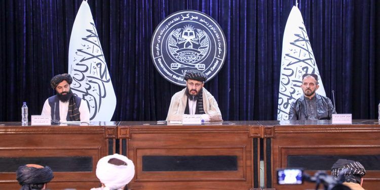 طالبان ثبت و صدور مجوز گردش به موترهای فرمان‌راسته را آغاز کردند