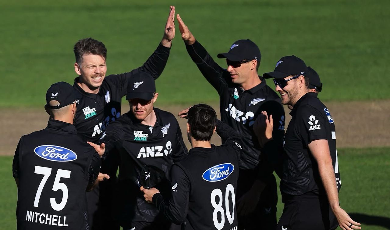 نیوزیلنډ د پنځوس اوره لوبلړۍ لومړۍ لوبه کې پاکستان ته د ۷۳ منډو په توپیر ماتې ورکړه 