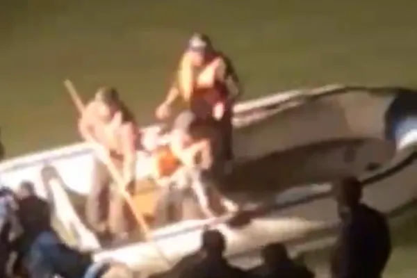 د کابل- جلال اباد پر لویه لار په ترافیکي پېښه کې د یوې کورنۍ ۵ تنه مړه شوي