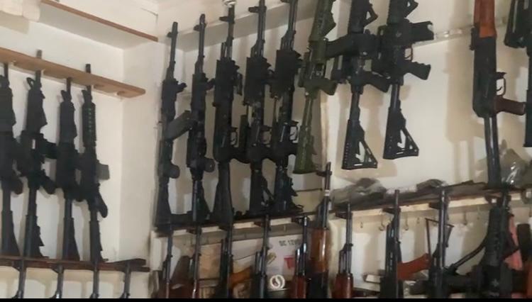 په ادم خېل دره کې د امریکايي وسلو مارکېټ