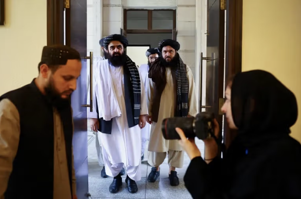 أثارت دعوة الاتحاد الأوروبي لطالبان موجة من الانتقادات والاحتجاجات السياسية