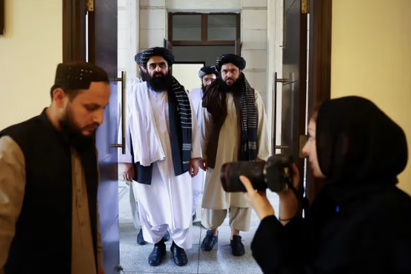 أثارت دعوة الاتحاد الأوروبي لطالبان موجة من الانتقادات والاحتجاجات السياسية