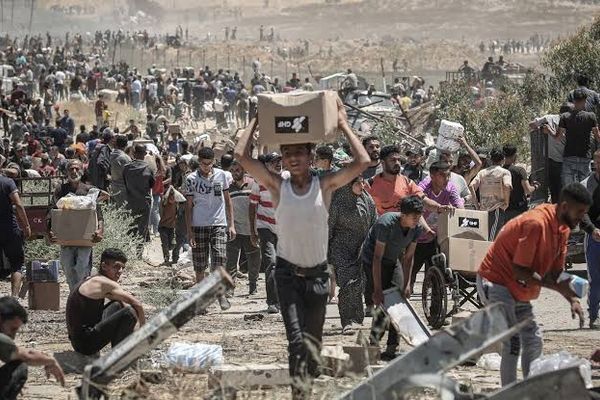 په غزه کې اسرایيلي ځواکونو پر مرسته غوښتونکو ډزې کړي او ۶۷ کسان یې وژلي دي