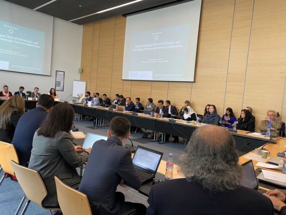 شماری از مقامهای پیشین و سیاستمداران جوان افغان روی وضعیت افغانستان در سوئیس گفتگو کردند