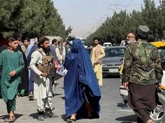 گاردین: حاکمیت طالبان تهدید وجودی برای زنان افغانستان است