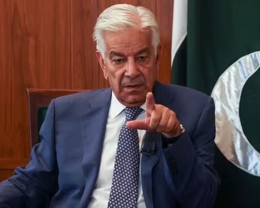 وزیر دفاع پاکستان: اگر طالبان شبهنظامیان را مهار نکند، حمله میکنیم