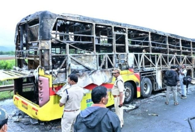 د هند په اندرا پردېش کې د ټرافیکي پېښې له امله ۲۰ کسان مړه شوي