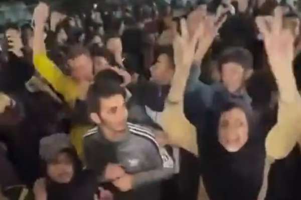 د غزې اوسېدونکو د اوربند د هوکړې له اعلان وروسته په نڅاوو سره خپله خوشحالي څرګنده کړه