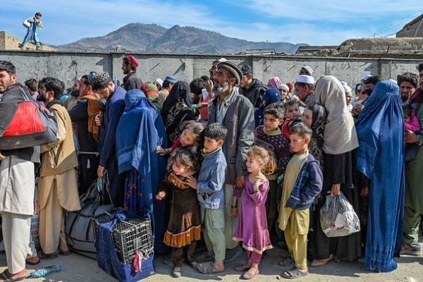 له ایران او پاکستان نه تر یو زرو او ۶۰۰ ډېرې کورنۍ افغانستان ته ستنې شوې