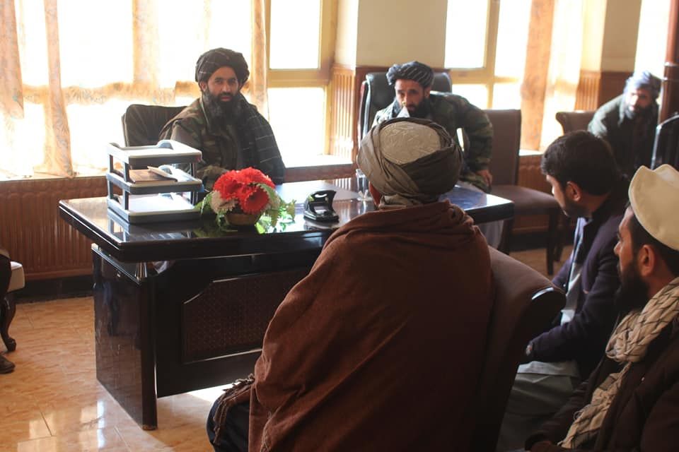 والی طالبان در غور، مشارکت در بازسازی پُلی که این گروه تخریب کرده را "امر خیر و صدقه جاریه" خواند