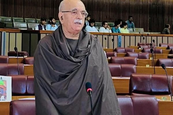 محمود خان اڅکزی: د پاکستان حکومت د بهرنیانو په مرسته د قبایلي سیمو کاني زېرمې غصبوي