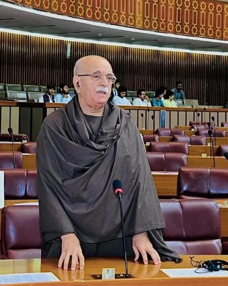 محمود خان اڅکزی: د پاکستان حکومت د بهرنیانو په مرسته د قبایلي سیمو کاني زېرمې غصبوي