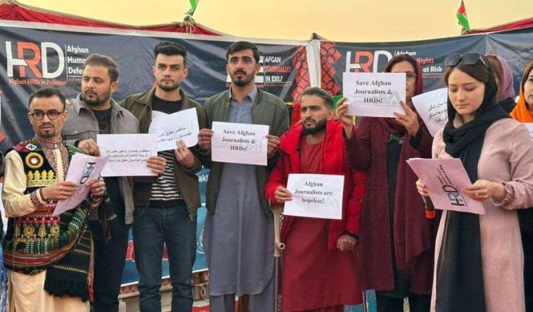 بې‌پولې خبریالان: افغان خبریالان په پاکستان کې نیول کېږي او طالبانو ته سپارل کېږي